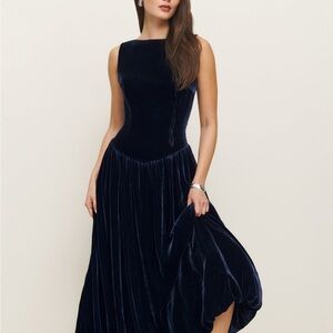 Brand new Reformation Elvira navy velvet dress